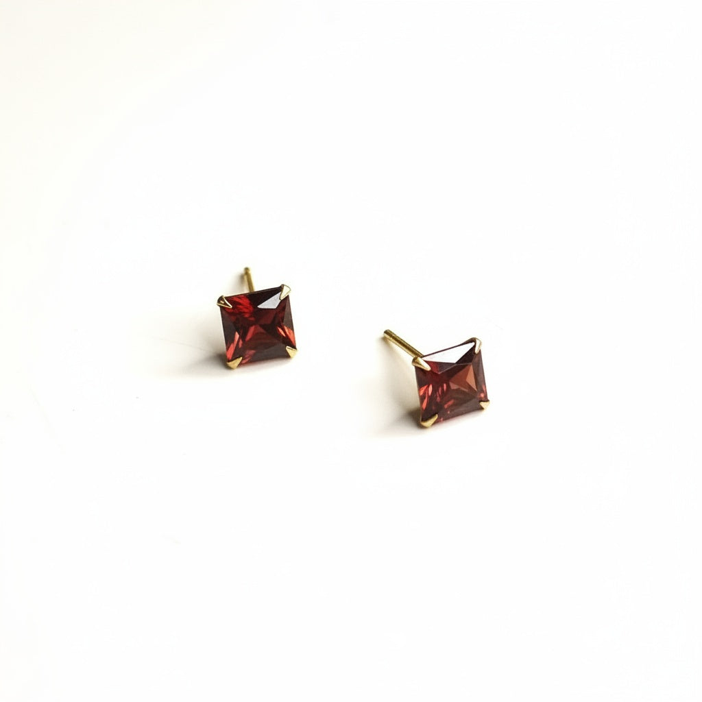 brai-glitz-	Petites boucles d'oreilles puces cubiques	bijoux femme suisse/schweiz/svizzera-lausanne-neuchâtel-fribourg
