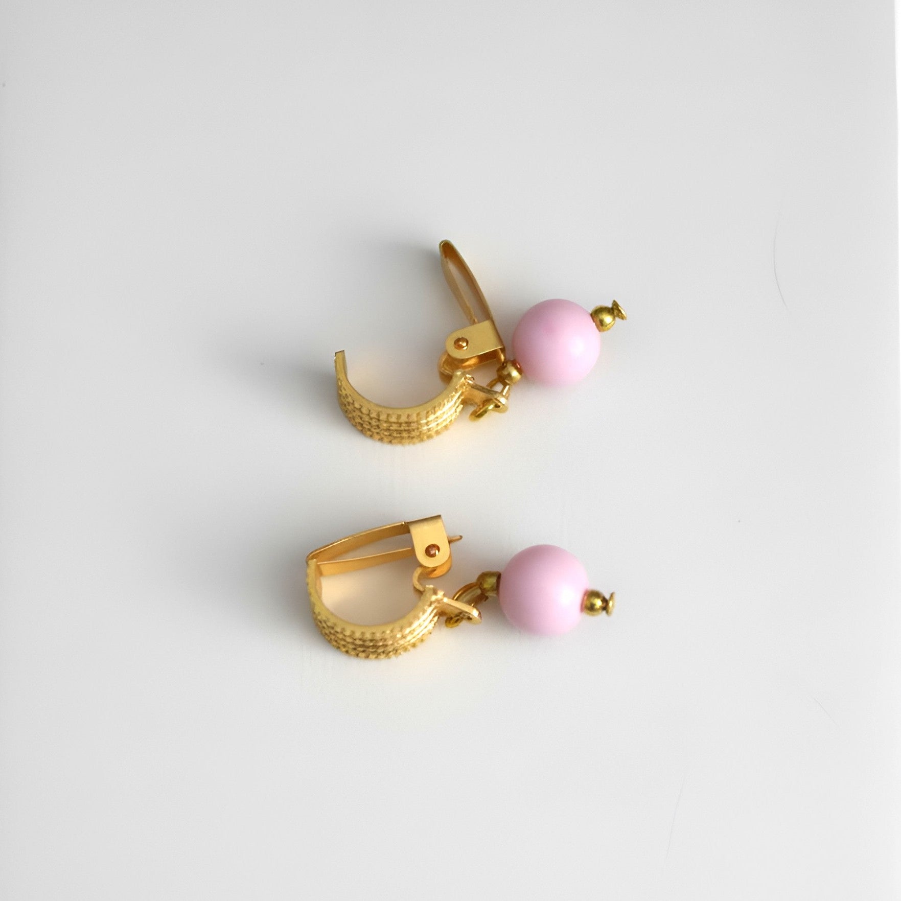 brai-glitz-	Boucles d'oreilles perles à clip	bijoux femme suisse /schweiz/svizzera-nyon-sion-la chaux de fonds-delémont