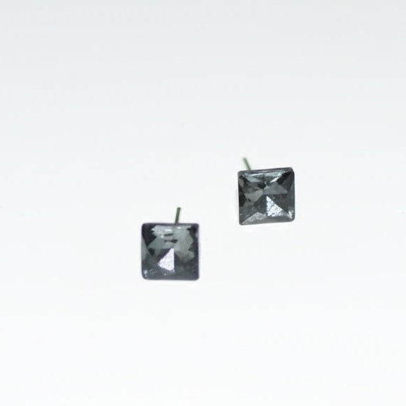 brai-glitz-Square Gemstone Stud Earrings	geneva-swiss-suisse-schweiz-svizzera
