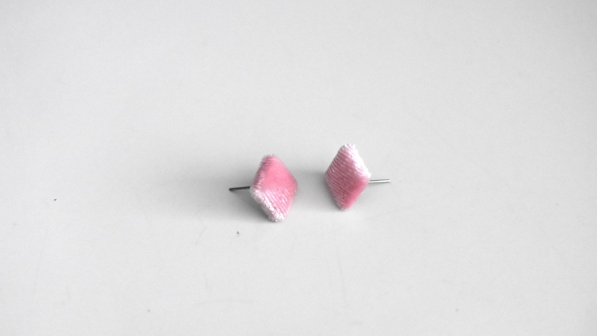 	brai-glitz-	Boucles d'oreilles cubiques velours	 bijoux femme suisse-/schweiz/svizzera-montreux-yverdon les bains-vaud	
