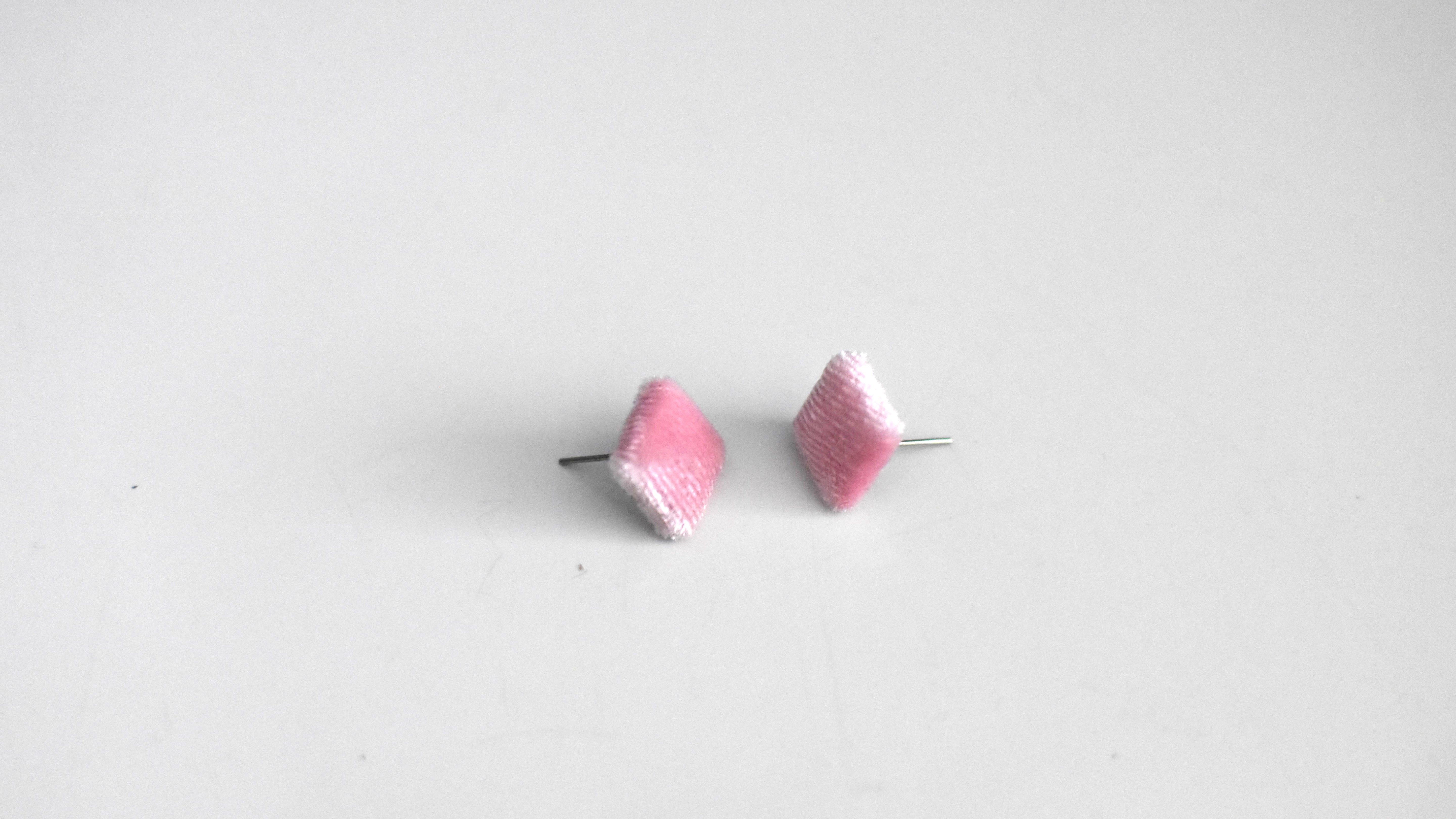 	brai-glitz-	Boucles d'oreilles cubiques velours	 bijoux femme suisse-/schweiz/svizzera-montreux-yverdon les bains-vaud	
