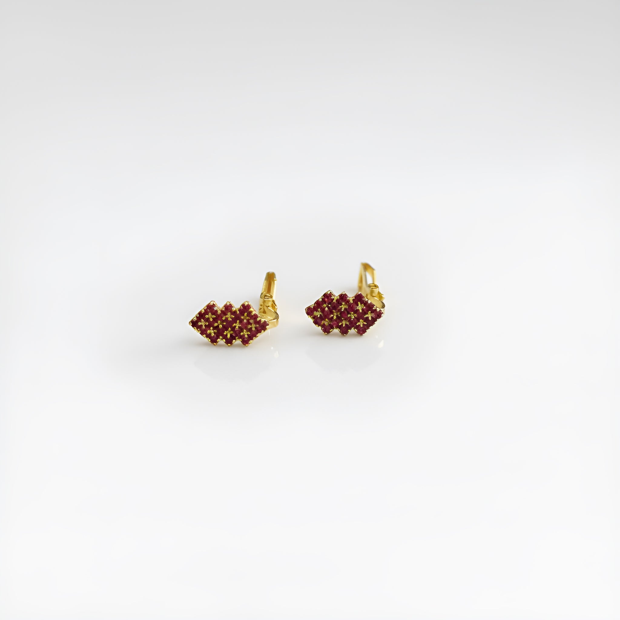 brai-glitz-	Boucles d'oreilles hexagones à clip	bijoux femme suisse /schweiz/svizzera-nyon-sion-la chaux de fonds-delémont	