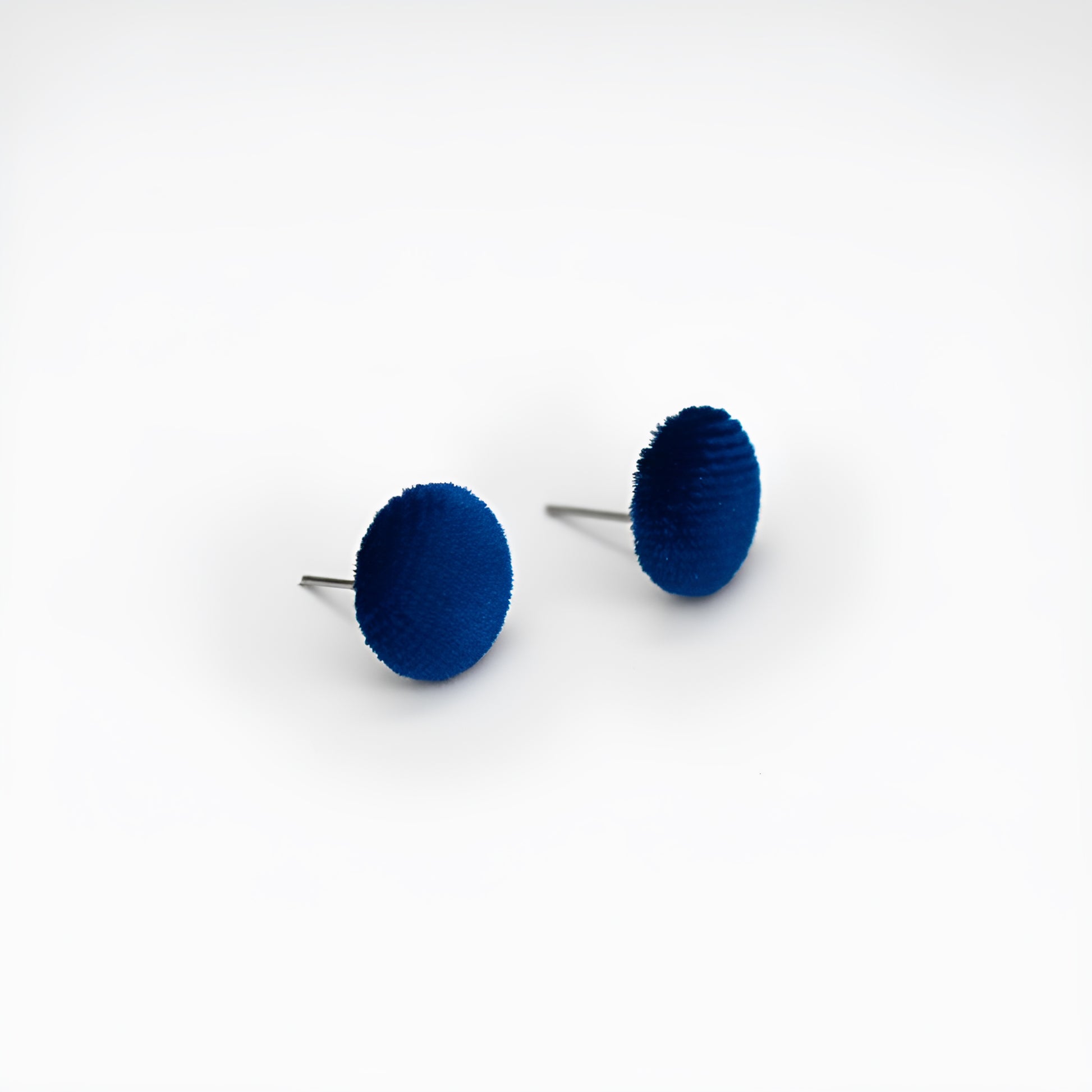 brai-glitz-	Velvet Button Earrings	geneva-swiss-suisse-schweiz-svizzera