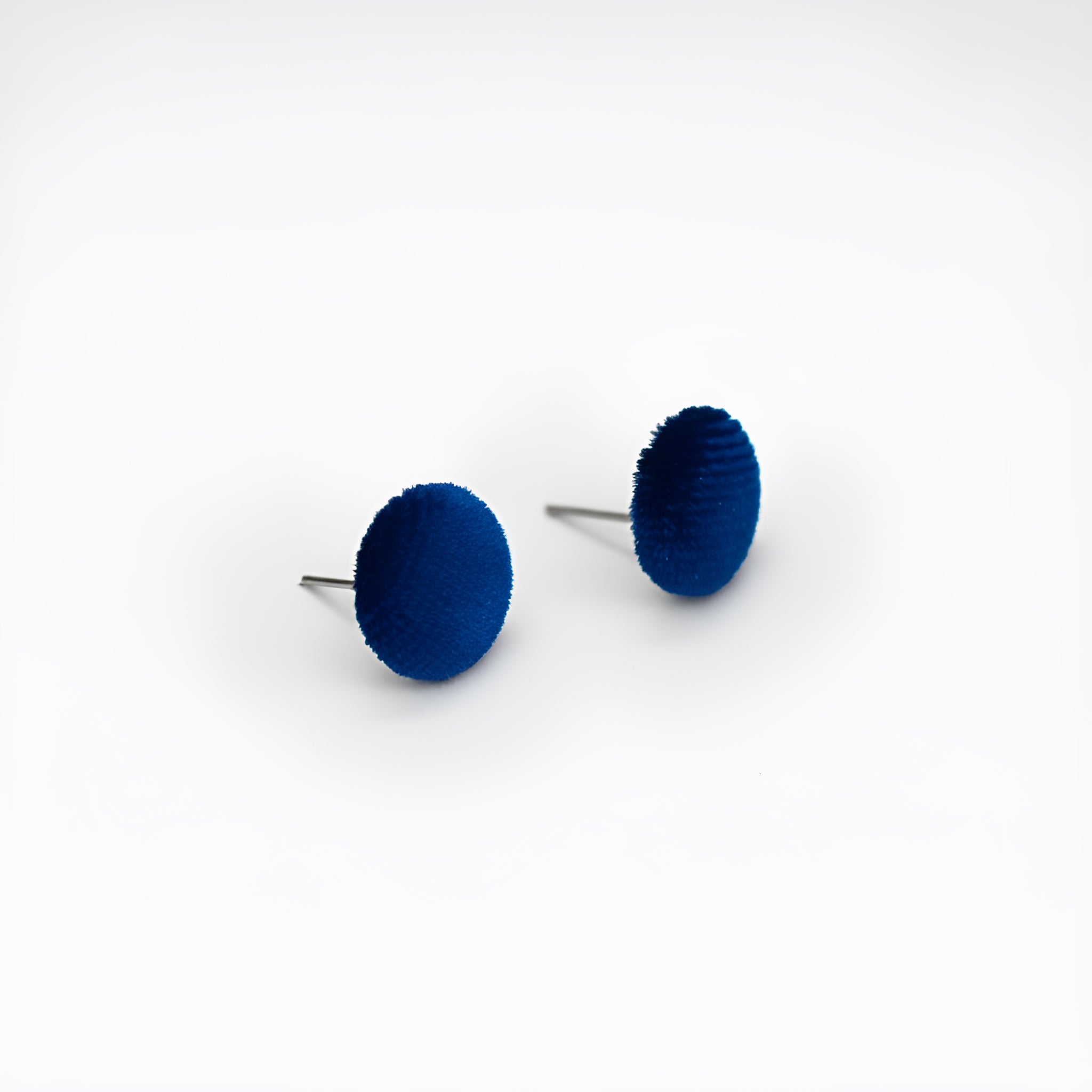 brai-glitz-	Velvet Button Earrings	geneva-swiss-suisse-schweiz-svizzera